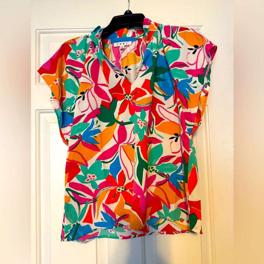 NWOT THML adorable floral blouse!